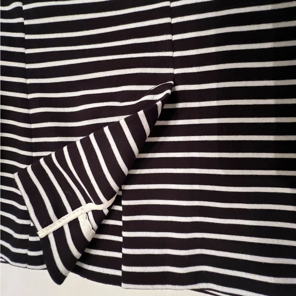 BANANA REPUBLIC STRETCH CLASS BLAZER. SIZE 0. NAVY AND WHITE - Picture 4 of 10